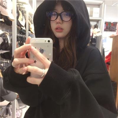 屏住呼吸：挑战冰潜纪录