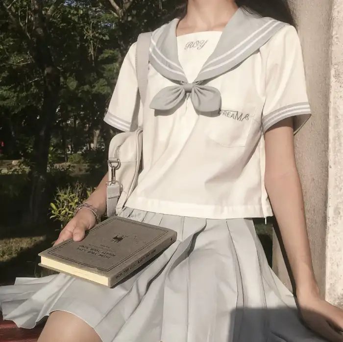 阳台上的坏女孩